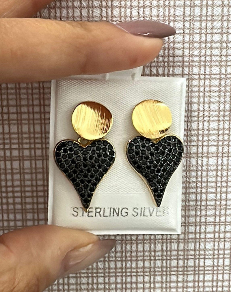 A4081 Macy heart black aretes