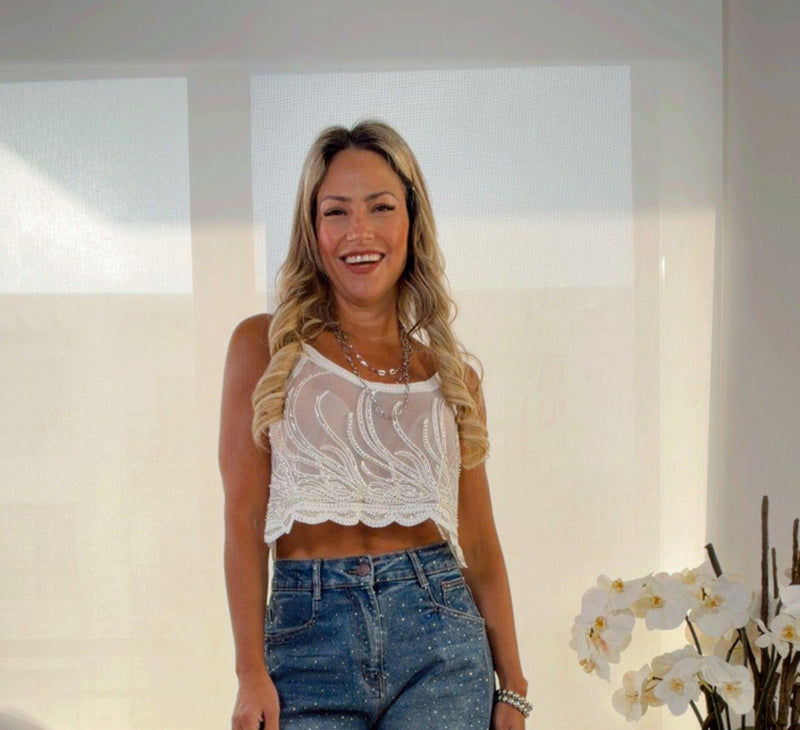 2746 Embroidered details crop top