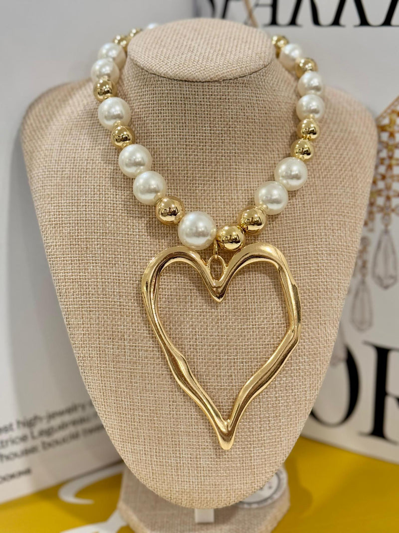 DL01 Maxi pearls and heart necklace