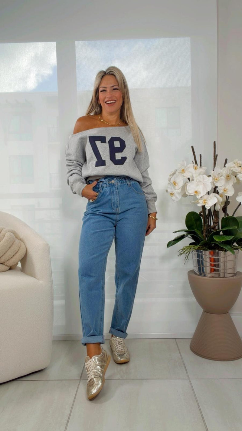 3196 Off-shoulder graphic sweater