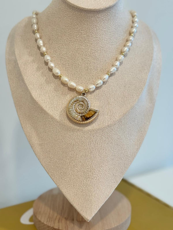 DL38 Pearl coral necklace