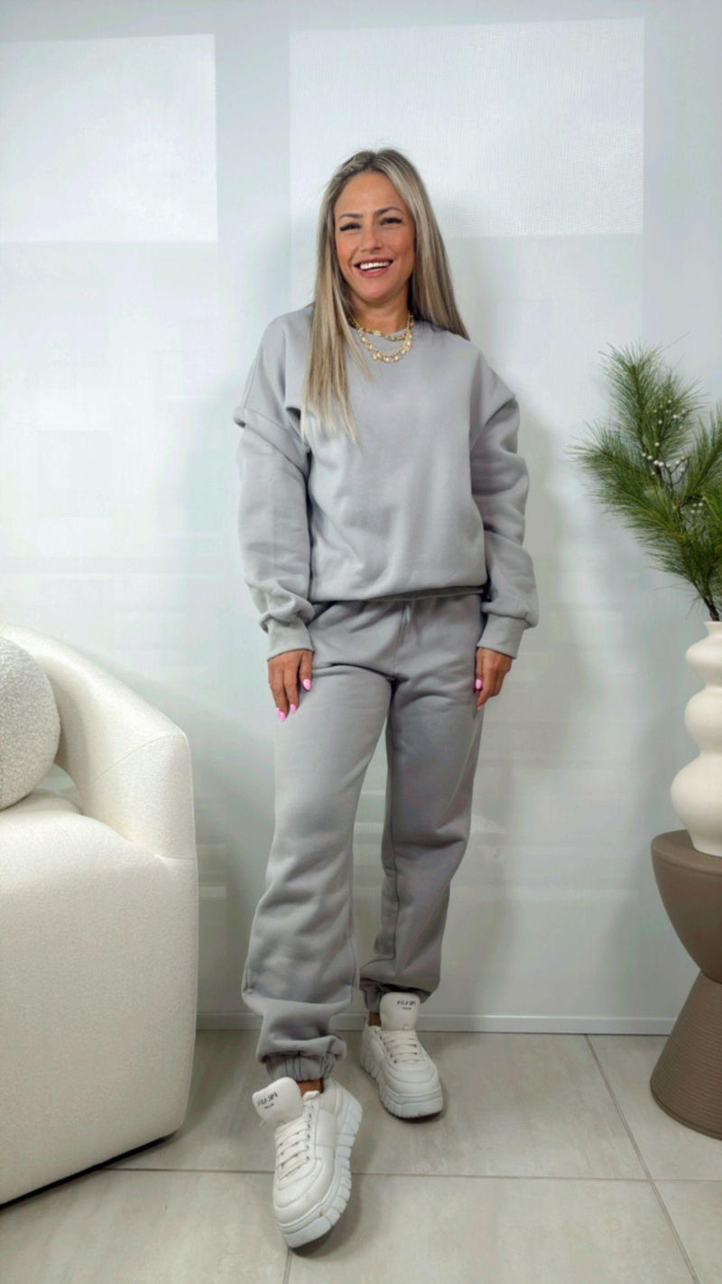 0002 Sport sweater and jogger set