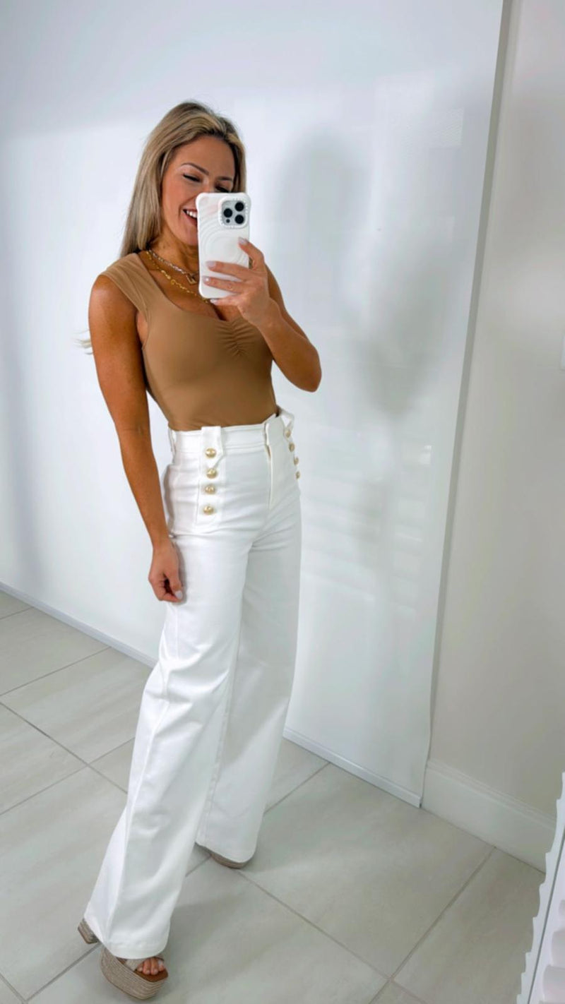 1436 High rise gold buttons pants