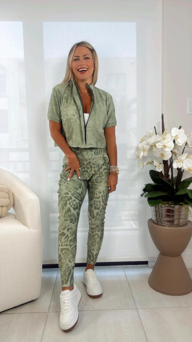 1580 Leopard star print jacket and jogger set
