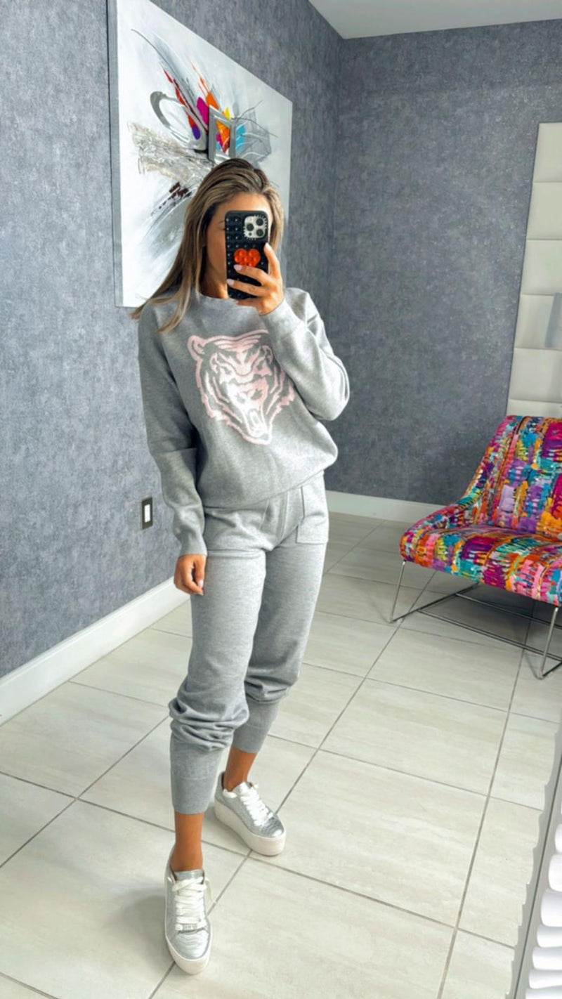 0701 Tiger sweater and jogger set