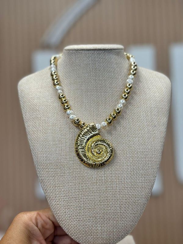 DL69 Coral top perlas y dorado necklace