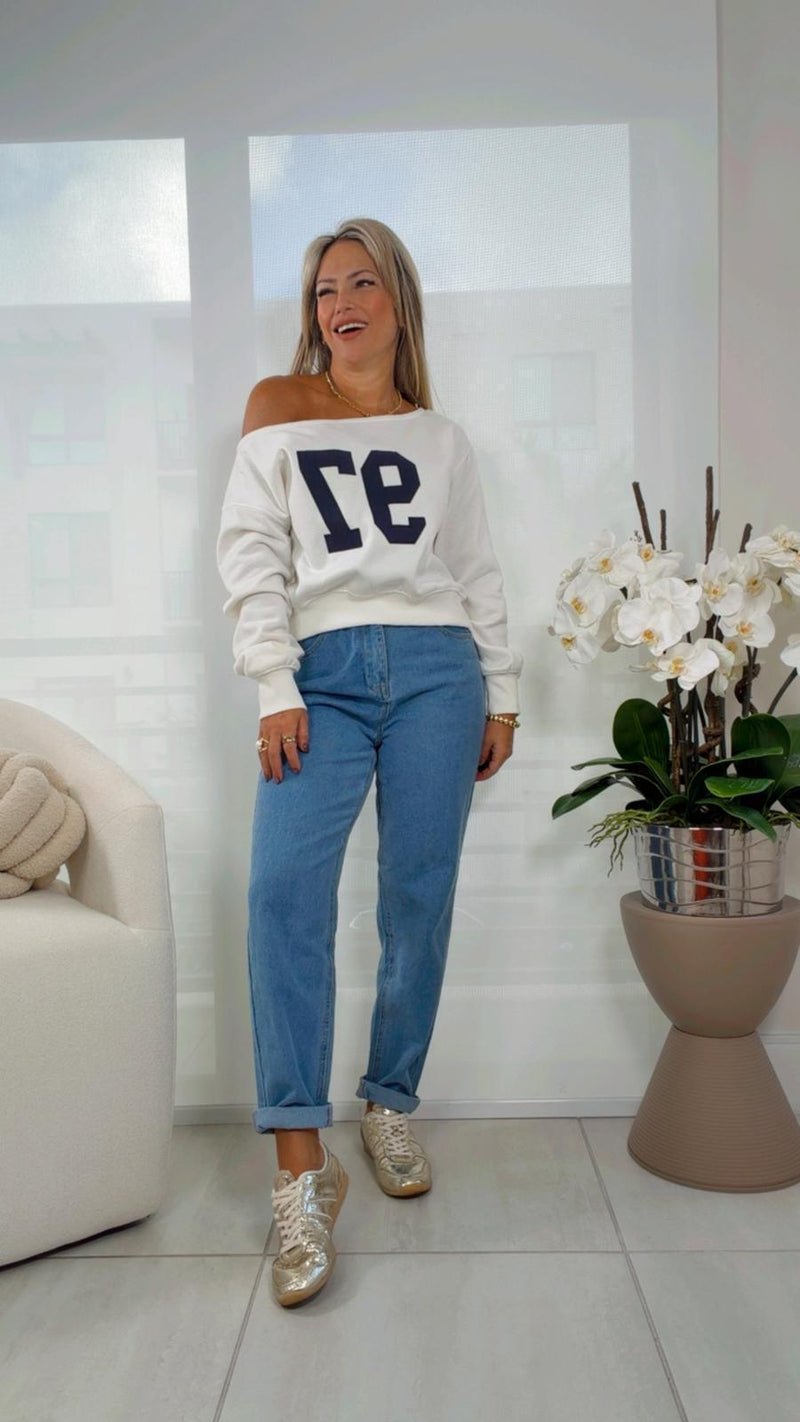 3196 Off-shoulder graphic sweater