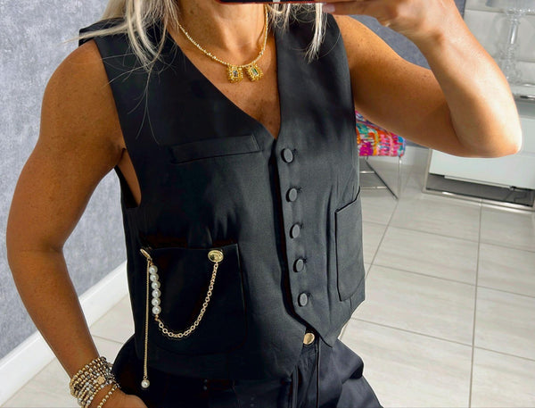 3122 Vest with pockets and pearls pin