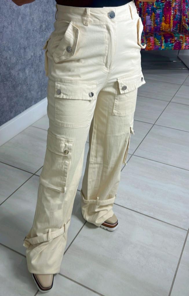 4377 Cargo pants with details