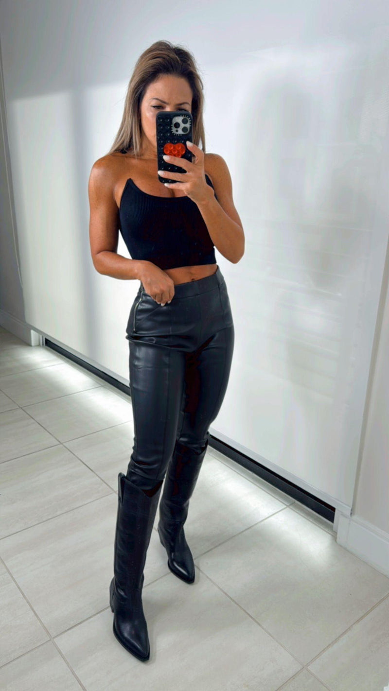 5390 Leather pants with zipper on the boots