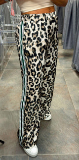 6405 Animal print pants with side stripes