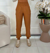 1703  Shiny jogger Kiut with elastic waist