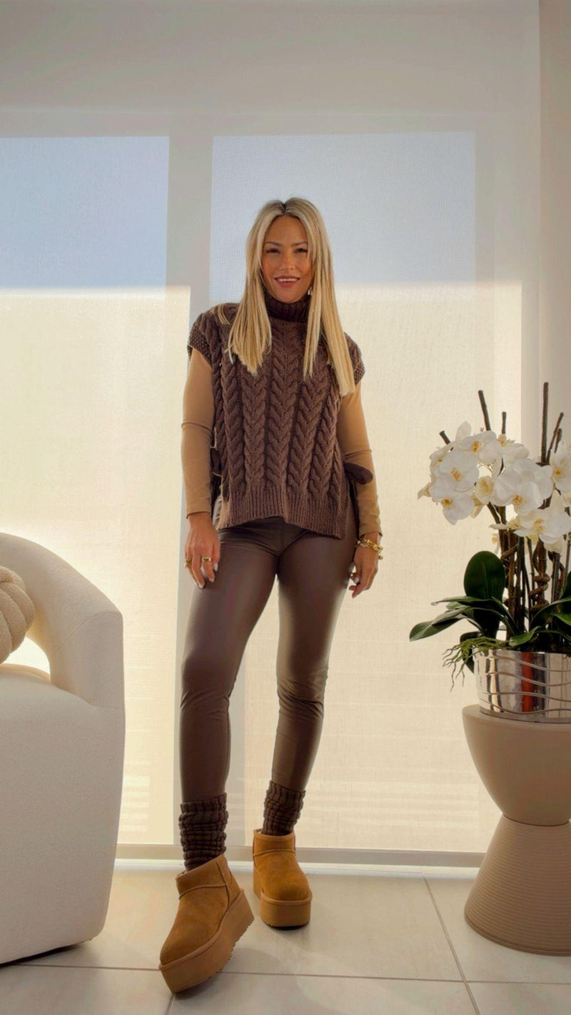 2204 Side tie turtleneck vest