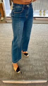 5687 High rise crop wide jeans