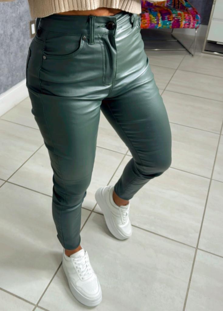 L052 Vegan leather skinny pants