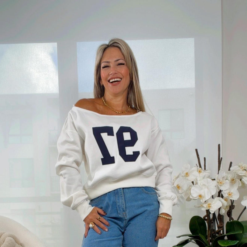 3196 Off-shoulder graphic sweater