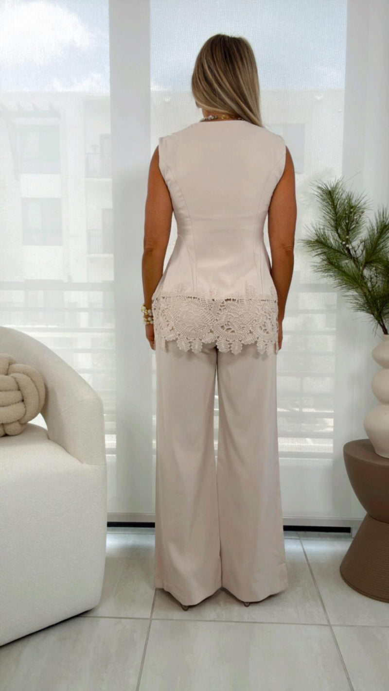 1040 Matching vest and pants set