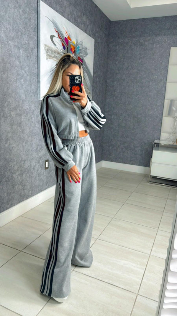 1013 Full zip sweatshirt and wide leg pants set