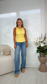 6565 Sleeveless back open detail fitted top