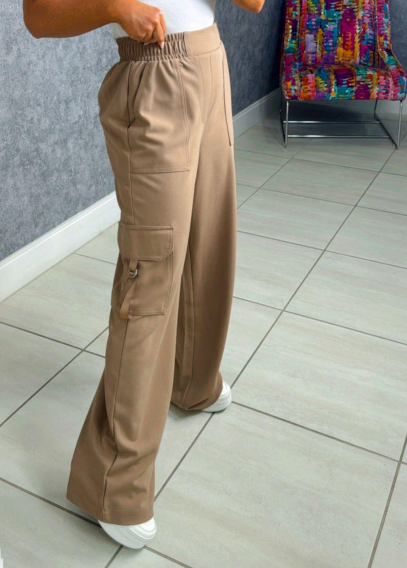 7527 Crepe wide leg cargo pant