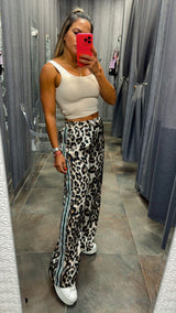 6405 Animal print pants with side stripes