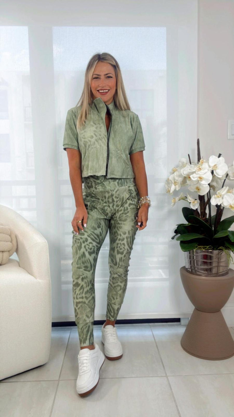 1580 Leopard star print jacket and jogger set