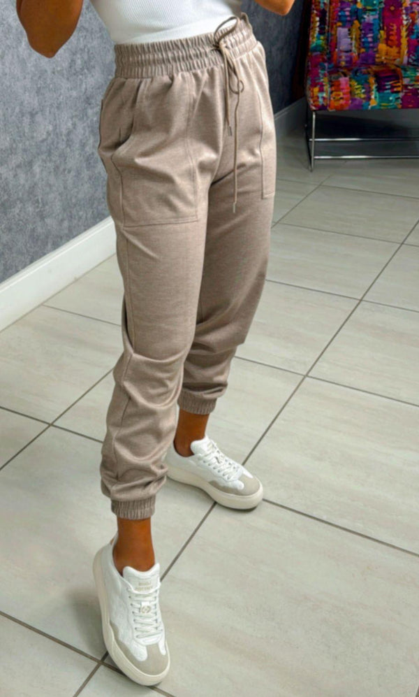 5036 Jogger with patch pockets