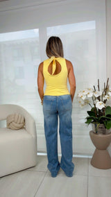 6565 Sleeveless back open detail fitted top