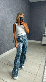 1243 Satin leopard loose fit pants