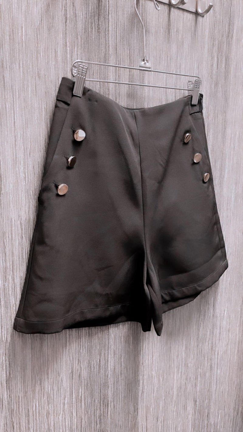 2161 Gold button shorts